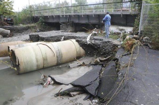 Sapanca'da Sel Suları Çekildikçe Zararın Büyüklüğü Ortaya Çıkmaya Başladı