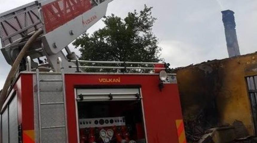 Beyşehir&rsquo;de Eski Okul Binasında Yangın