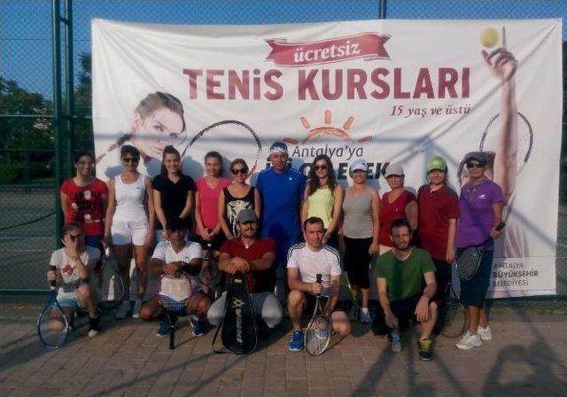 Büyükşehir’den Ücretsiz Tenis Kursları