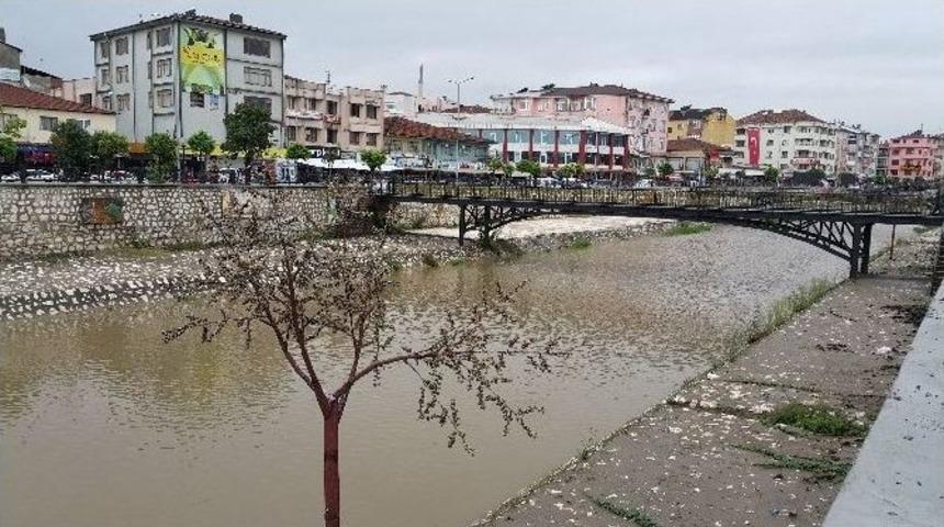 D&uuml;zce&rsquo;de Yağış Etkili Oluyor