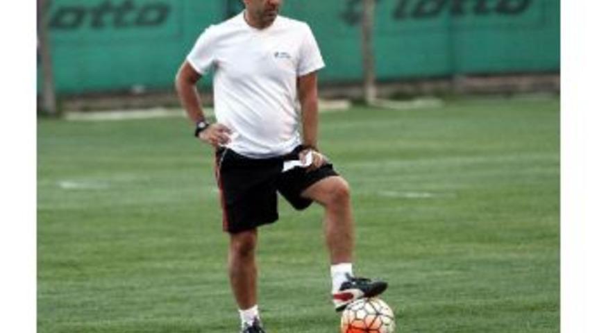 Gen&ccedil;lerbirliği Teknik Direkt&ouml;r&uuml; Mehmet &Ouml;zdilek: Futbolda Vefa Yok