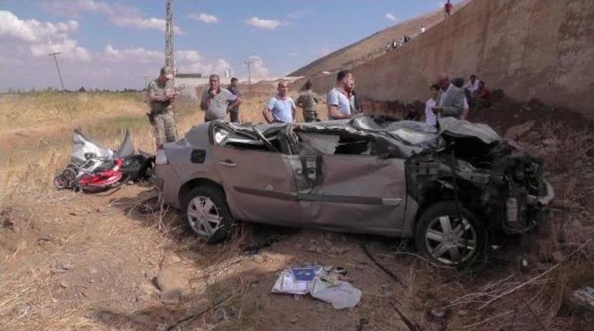 &Ouml;ğretim &Uuml;yeleri Kaza Yaptı: 1 &Ouml;l&uuml;, 1 Yaralı