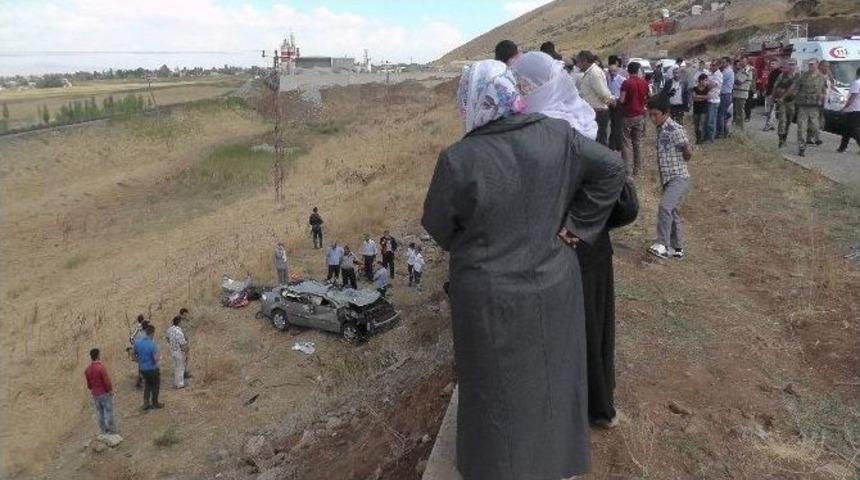 &Ouml;ğretim &Uuml;yesinin Otomobili Şarampole Yuvarlandı: 1 &Ouml;l&uuml;, 1 Yaralı