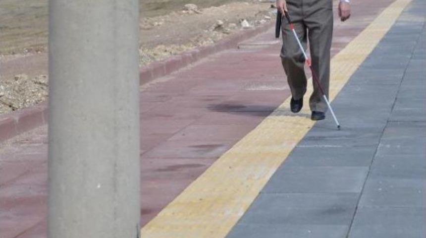 Engelli Yoluna 'direk' Engeli