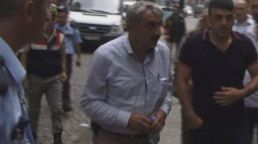 Rize&rsquo;de K&ouml;y Muhtarı Kendini Tehdit Eden İş&ccedil;iyi Vurdu