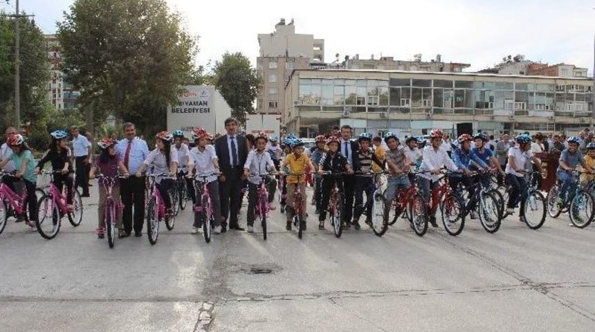 Okullara Bisiklet Dağıtıldı