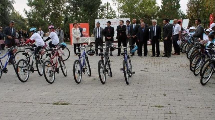 Karaman&rsquo;da Okullara Bisiklet Dağıtıldı