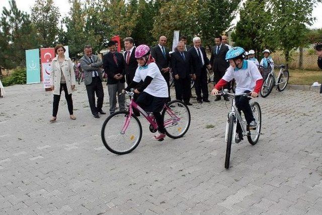 Karaman’da Okullara Bisiklet Dağıtıldı