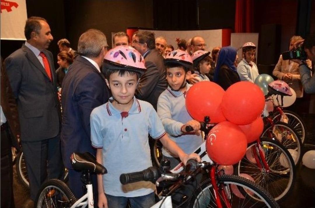 Bilecik&rsquo;te Bisiklet Dağıtımı