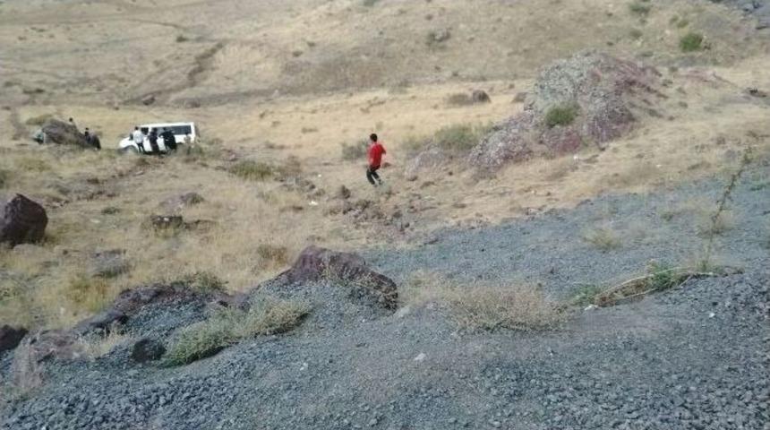 Şemdinli&rsquo;de Maddi Hasarlı Trafik Kazası