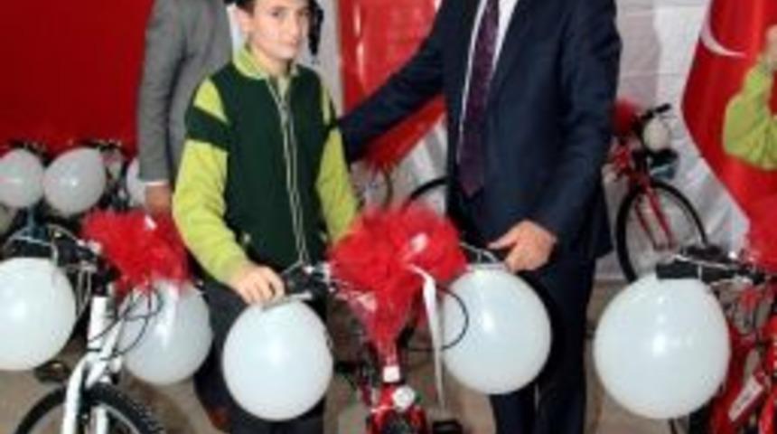 Başkan Kamil Sara&ccedil;oğlu, Bisiklet Dağıtım T&ouml;renine Katıldı