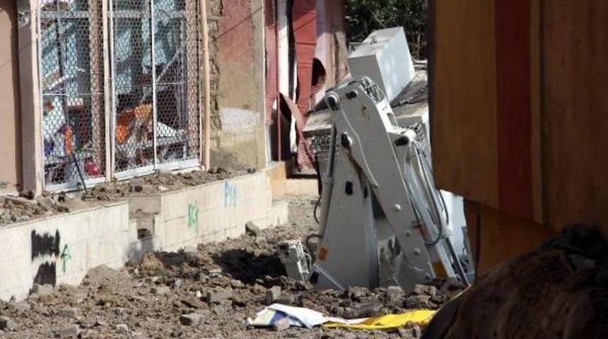 Şırnak'ta Hendek Kapatma Operasyonunda Olaylar &Ccedil;ıktı: 9 Kişi Yaralandı (2)