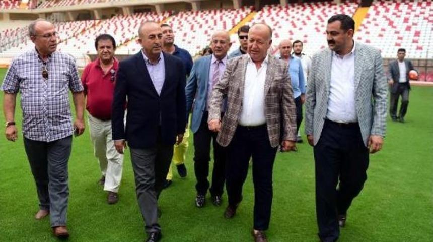 3 Kilo Veren Eto'o, Ak Parti'li &Ccedil;avuşoğlu'nun Baklava Ikramını Geri &Ccedil;evirdi