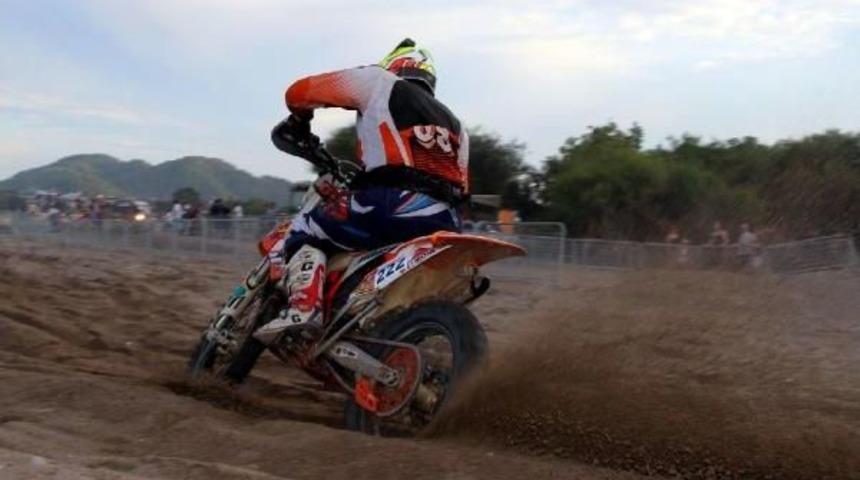 Sahilde G&ouml;ky&uuml;z&uuml;ne Meydan Okudular