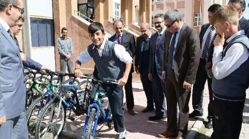 Sağlıklı Beslenme Ve Hareketli Yaşam Projesiyle Okullara 300 Bisiklet Dağıtıldı