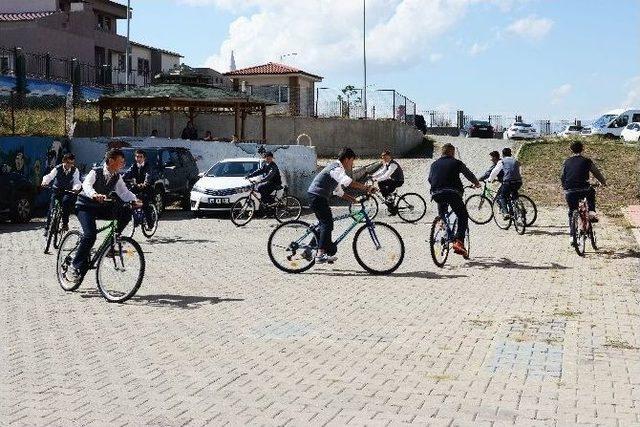 Sağlıklı Beslenme Ve Hareketli Yaşam Projesiyle Okullara 300 Bisiklet Dağıtıldı