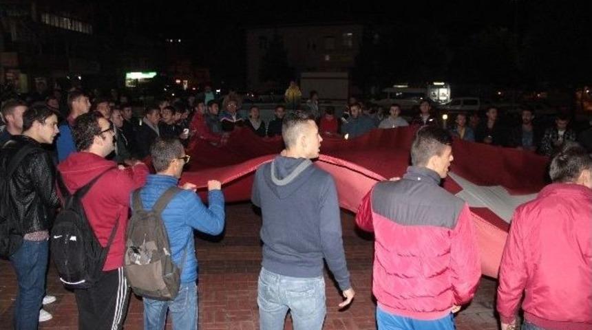 Tavşanlılı Gen&ccedil;lerden Ter&ouml;re Tepki Y&uuml;r&uuml;y&uuml;ş&uuml;