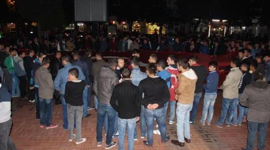 Tavşanlı Şehidine Ağlıyor (3)