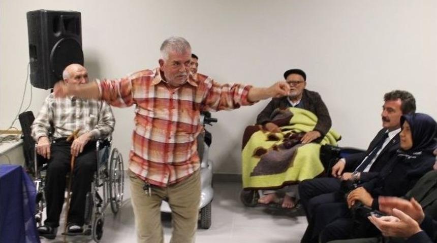 (&ouml;zel Haber) Temizlik İş&ccedil;ileri Hem Ağlattı Hem Oynattı