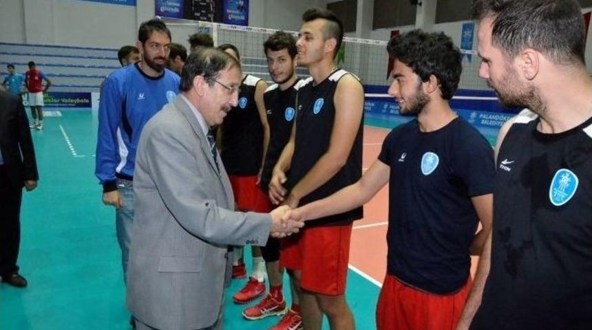 Başkan Bulutlar&rsquo;dan Erkek Voleybol Takımına Moral Ziyareti