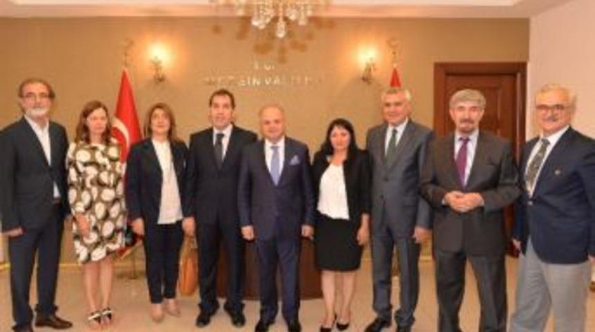T&uuml;rkiye Kent Konseyi &Uuml;yeleri, Vali &Ccedil;akacak&rsquo;ı Ziyaret Etti
