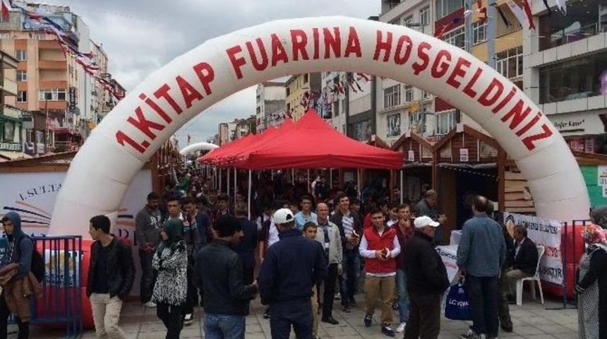 Sultanbeyli Kitap Fuarı&rsquo;na Yoğun İlgi