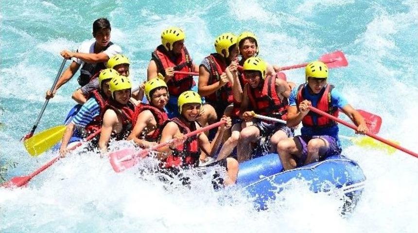 Binlerce Gen&ccedil;, Yaz Heyecanını Gen&ccedil;lik Kamplarında Yaşadı