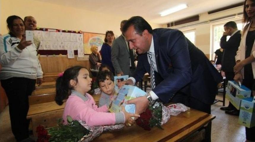 Başkan Soylu &Ouml;ğrencilere Eğitim Seti Hediye Etti