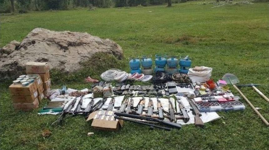 Beyt&uuml;şşebap&rsquo;ta 8 Sığınak İmha Edildi