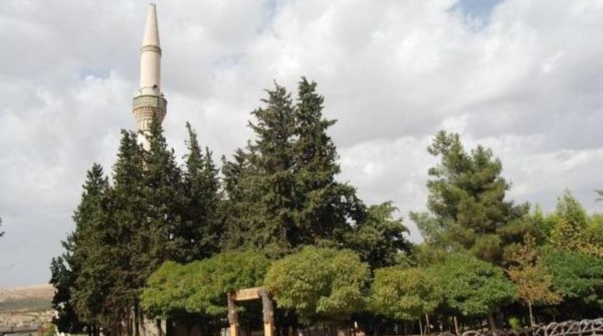 Nizip'te Minareye Yıldırım D&uuml;şt&uuml;