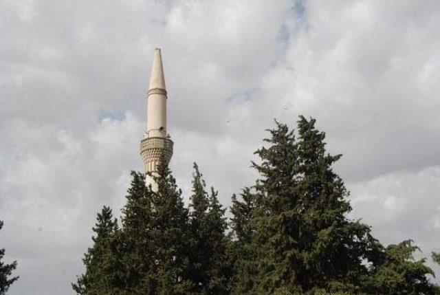 Nizip'te Minareye Yıldırım Düştü