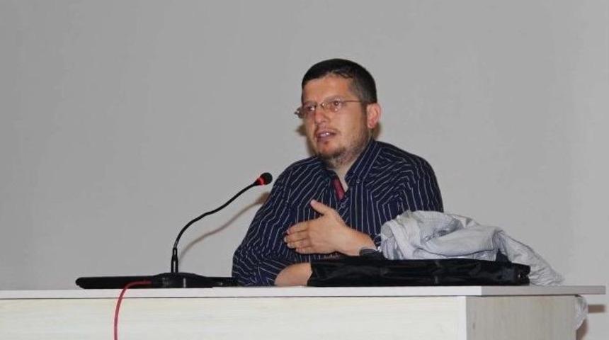 İlahiyat Fak&uuml;ltesi&rsquo;nde Geleneksel &Ccedil;arşamba Konferansının İlki Ger&ccedil;ekleşti