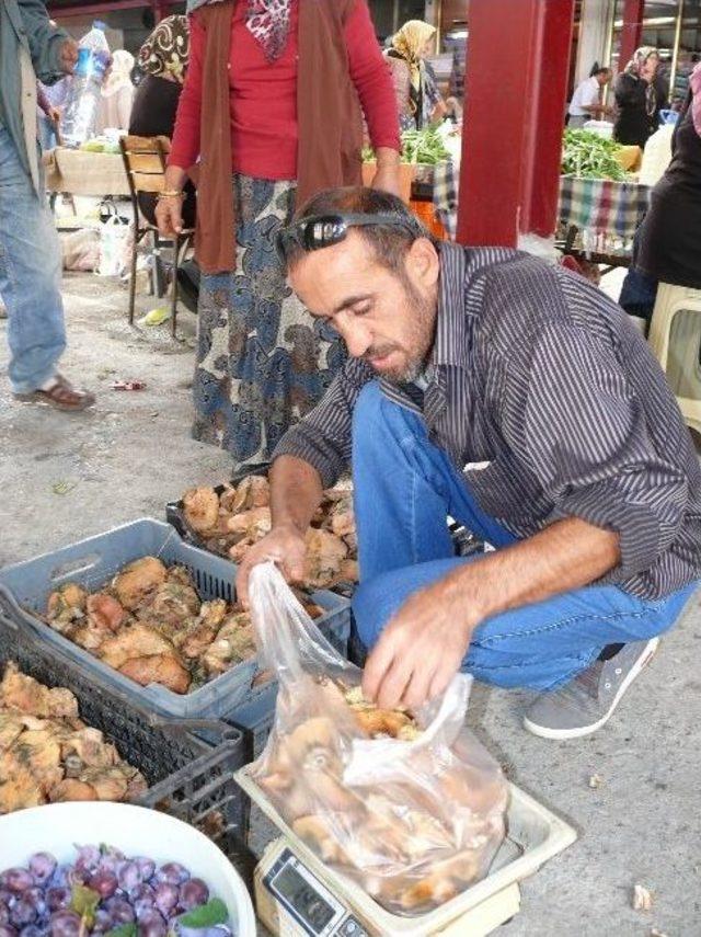 Kanlıca Cuma Pazarına İndi