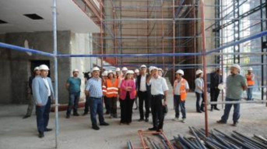 Eş Başkanlar K&uuml;lt&uuml;r Ve Kongre Merkezi İnşaatını Denetledi