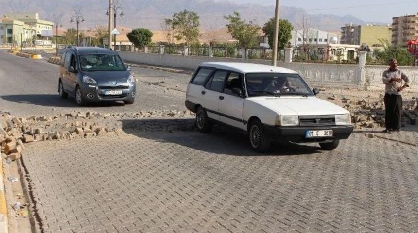 Ter&ouml;ristler Menfezde Bomba Patlattı