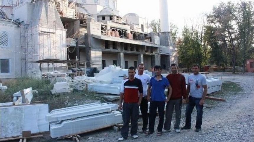 Orta Asya&rsquo;nın En B&uuml;y&uuml;k Camisi Bişkek Camii Yozgatlı İş&ccedil;ilerin Emeği İle Y&uuml;kseliyor