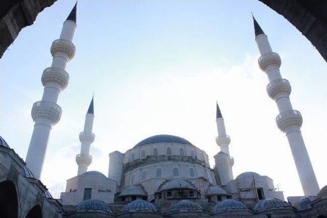 Orta Asya’nın En Büyük Camisi Bişkek Camii Yozgatlı İşçilerin Emeği İle Yükseliyor