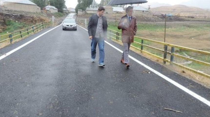 Eleşkirt&rsquo;te Yol Asfaltlama &Ccedil;alışması