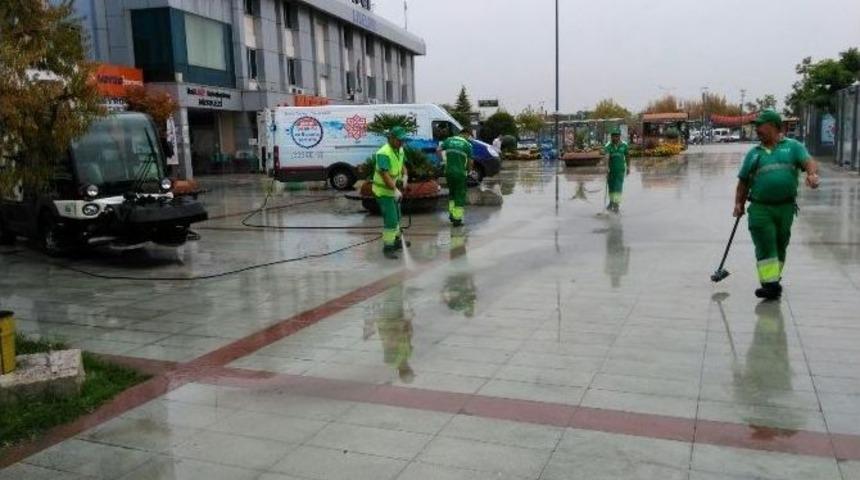 Karesi Tazyikli Su İle Yıkanıyor