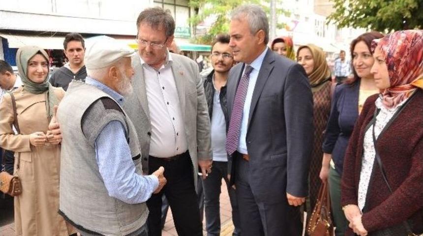 Ak Kadrolar Tek Y&uuml;rek Halinde