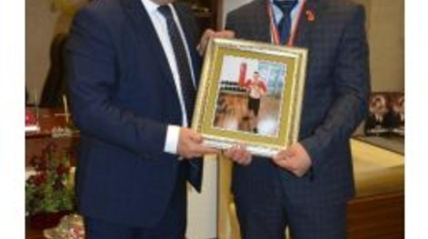 Şampiyon Boks&ouml;rden Başkan Kara&ccedil;anta&rsquo;ya Ziyaret