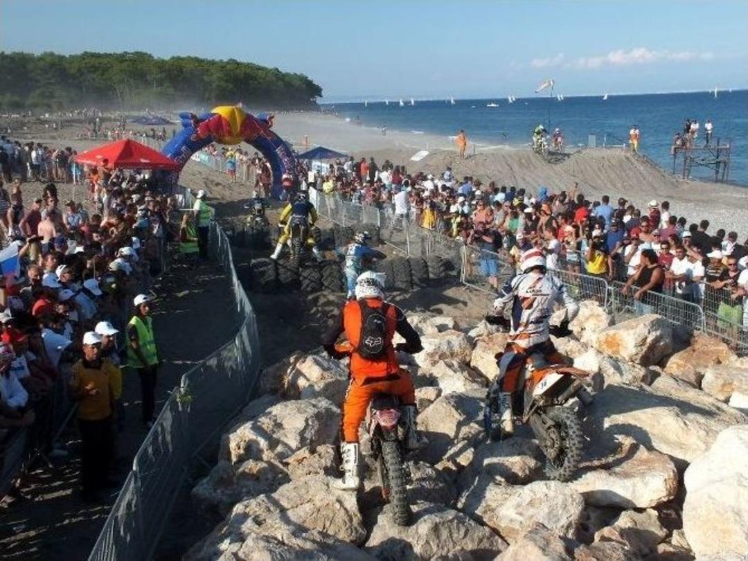 Endurocular Kemer Sahilinde Nefes Kestiler