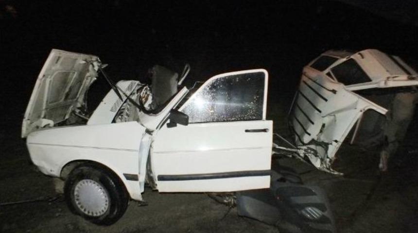 Otomobil İkiye Bölündü: 2 Ölü