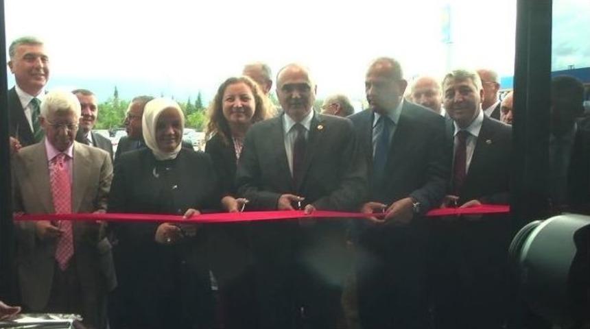 İmza 400 Araçla Birlikte Yeni Merkezini Açtı