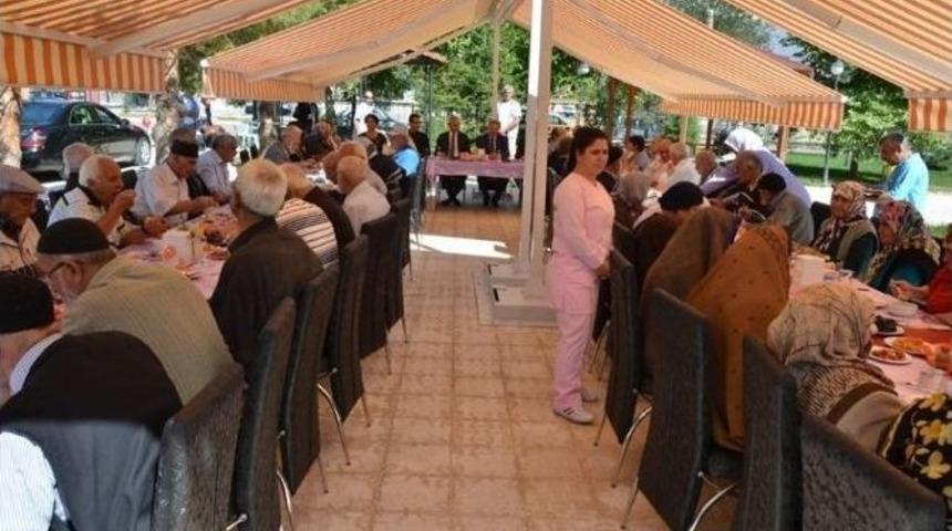 Vali Kahraman; &ldquo;yaşlılara Değer Vermek İnsanlığın Gereğidir&rdquo;