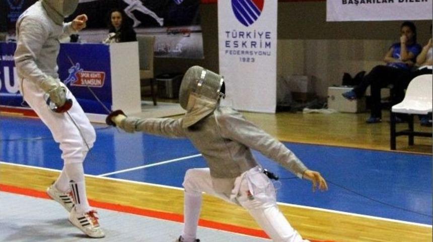 Eskrim T&uuml;rkiye Şampiyonası Samsun&rsquo;da Başladı