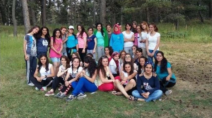 Hakkarili Gen&ccedil;lerden Gen&ccedil;lik Kamplarına B&uuml;y&uuml;k İlgi