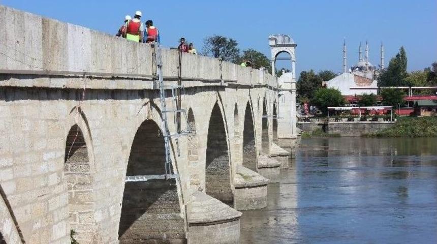 Meri&ccedil; K&ouml;pr&uuml;s&uuml;&rsquo;n&uuml;n Işıklandırmasında Sona Doğru