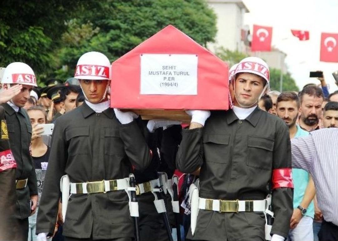 Edirne&rsquo;de Askeri Aracın Devrilmesi Sonucu Şehit Olan Mustafa Turul Son Yolculuğuna Uğurlandı