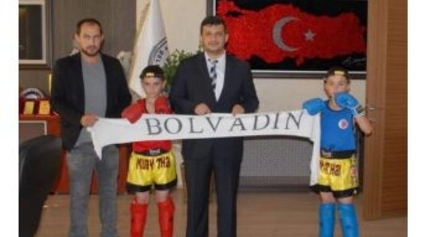 İkiz Şampiyonlardan Başkan Kayacan&rsquo;a Ziyaret